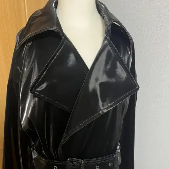 Saint Laurent 생로랑 페이턴트 pvc 코트