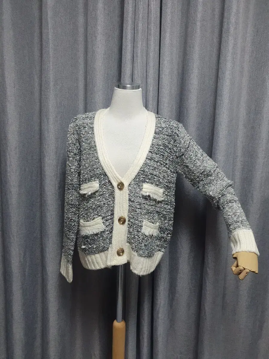 Twilbuckling Cardigan