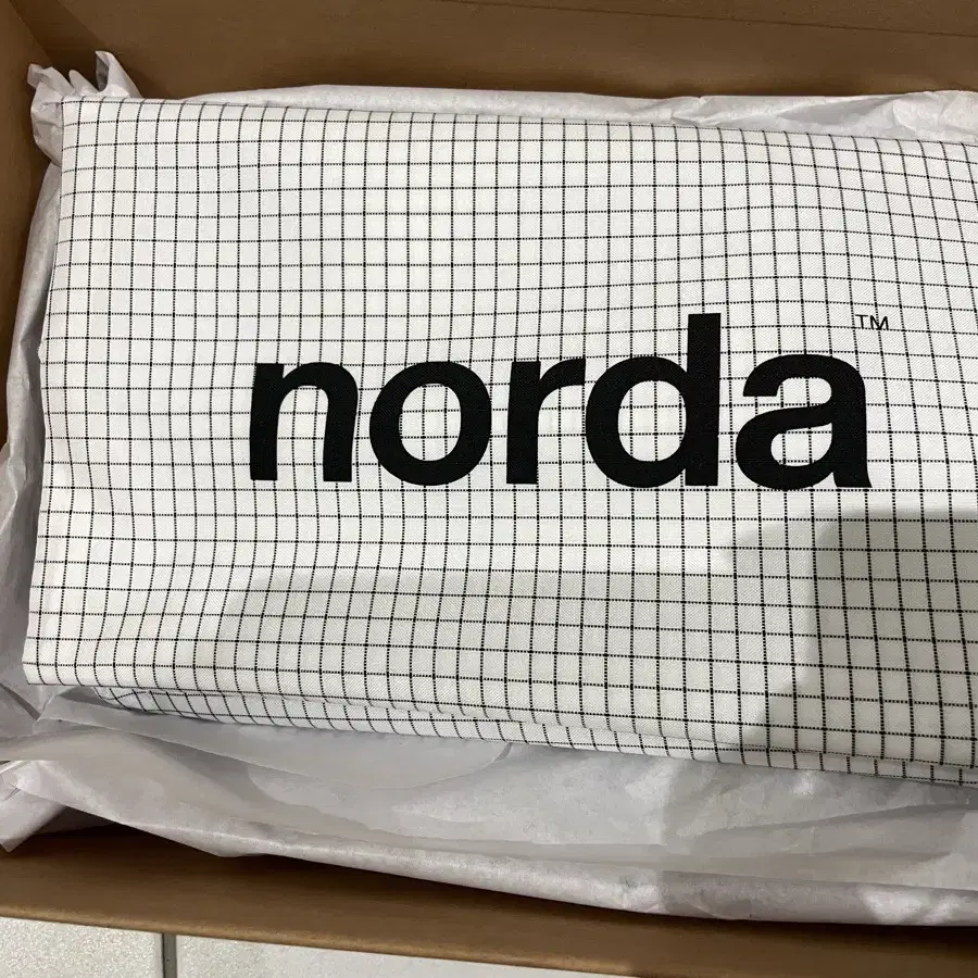 Norda 001 cinder 240사이즈