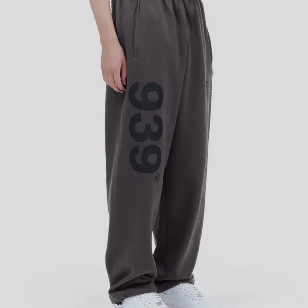 아카이브볼드 939 LOGO SWEAT PANTS (DARK GRAY)