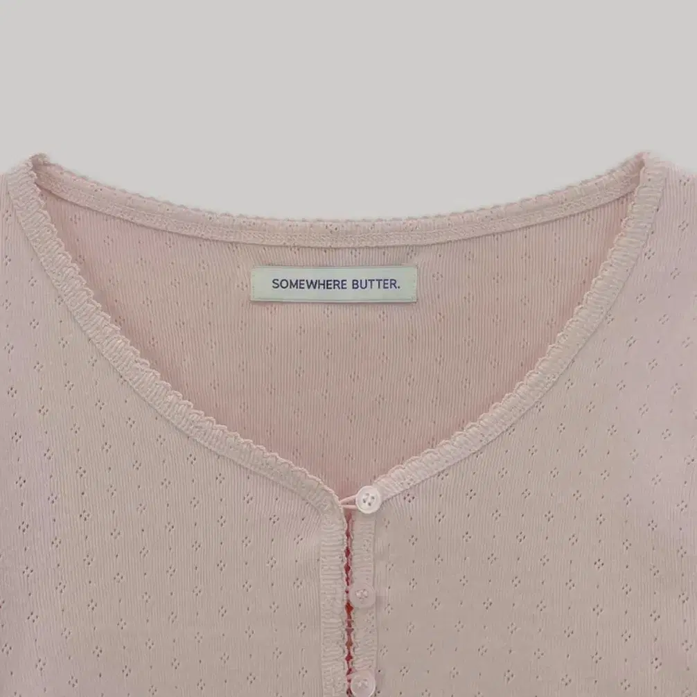 썸웨어버터 lace button long top pink