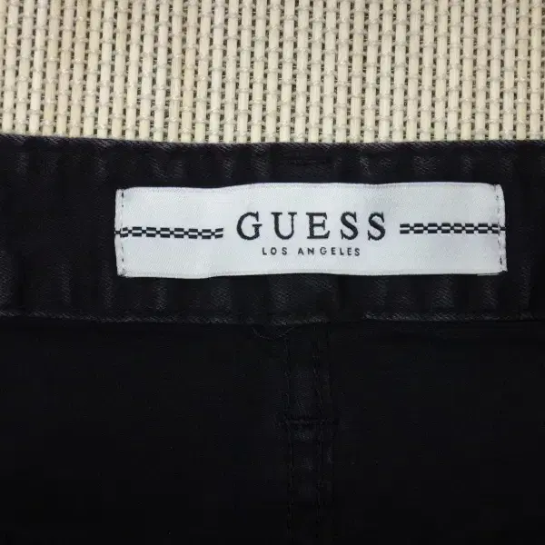 (30in) 게스 GUESS 블랙 슬림 스트레이트 팬츠