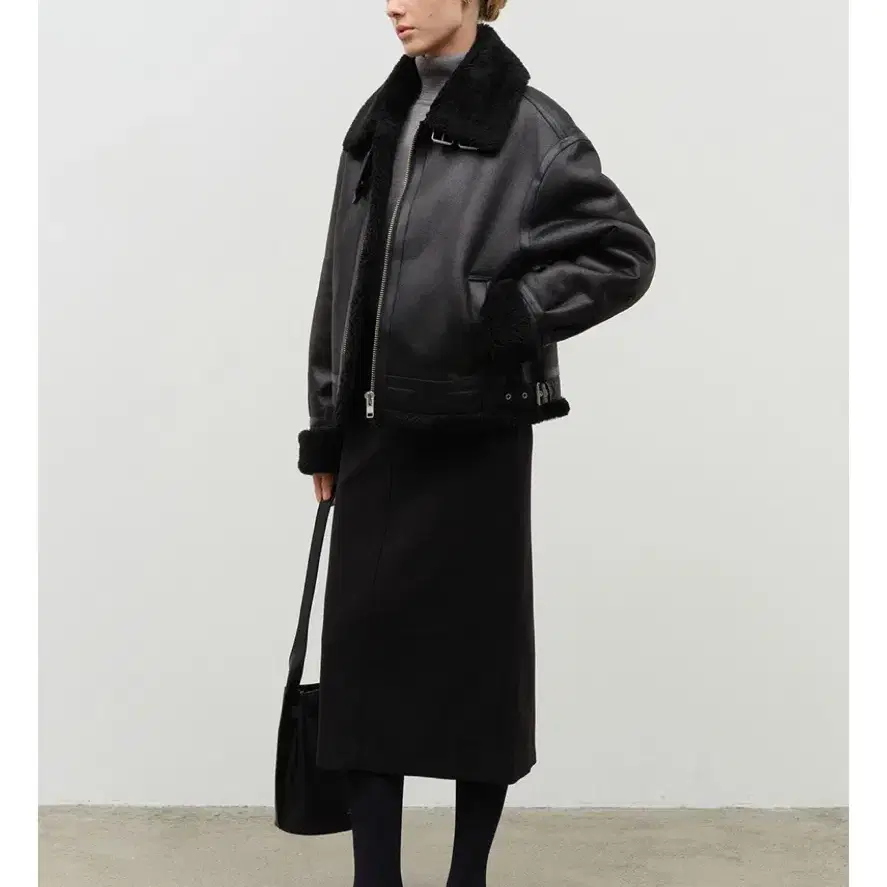 던스트 무스탕 UNISEX LOOSE FIT LINE SHEARLING