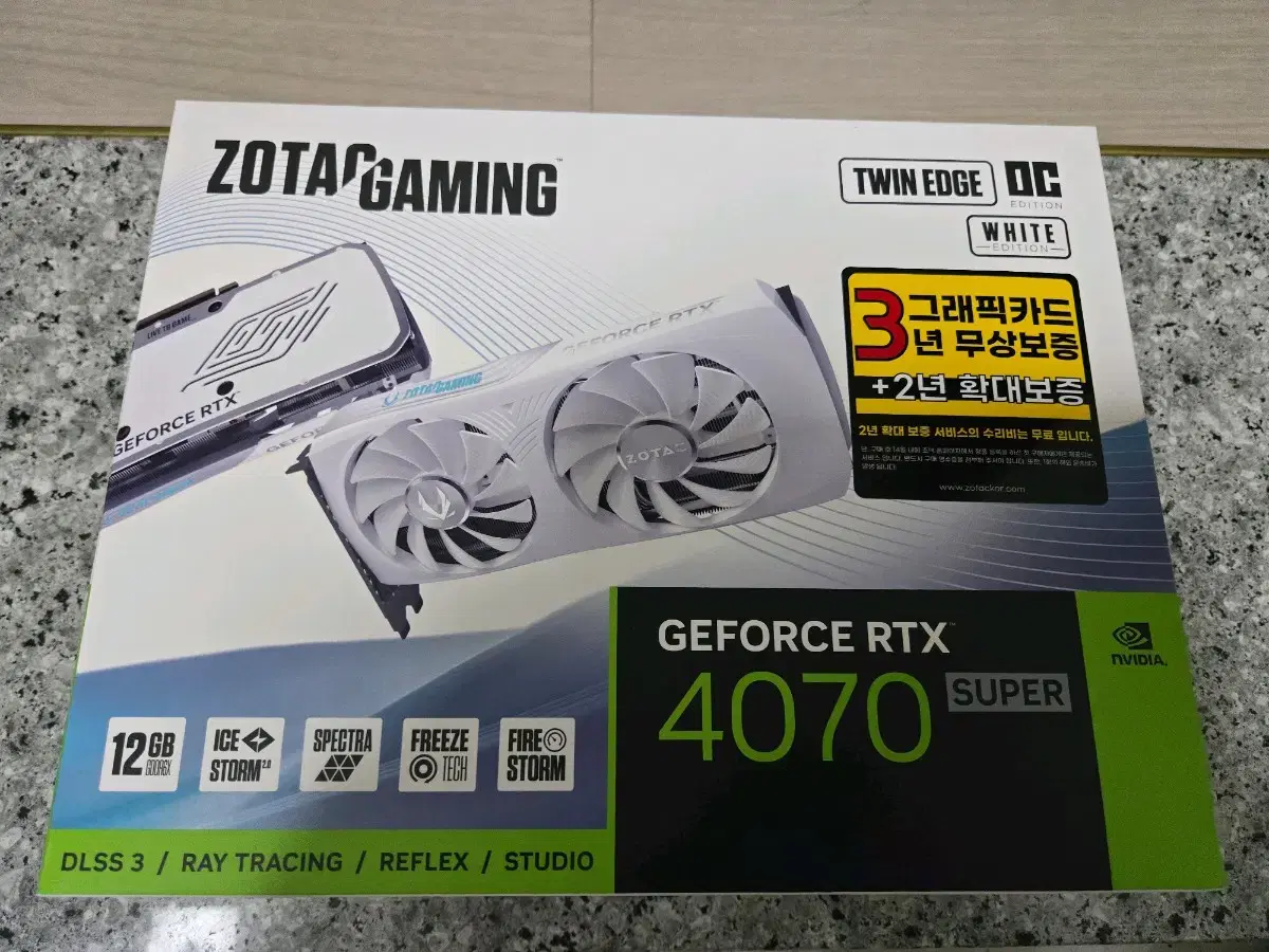 zotac 4070super white