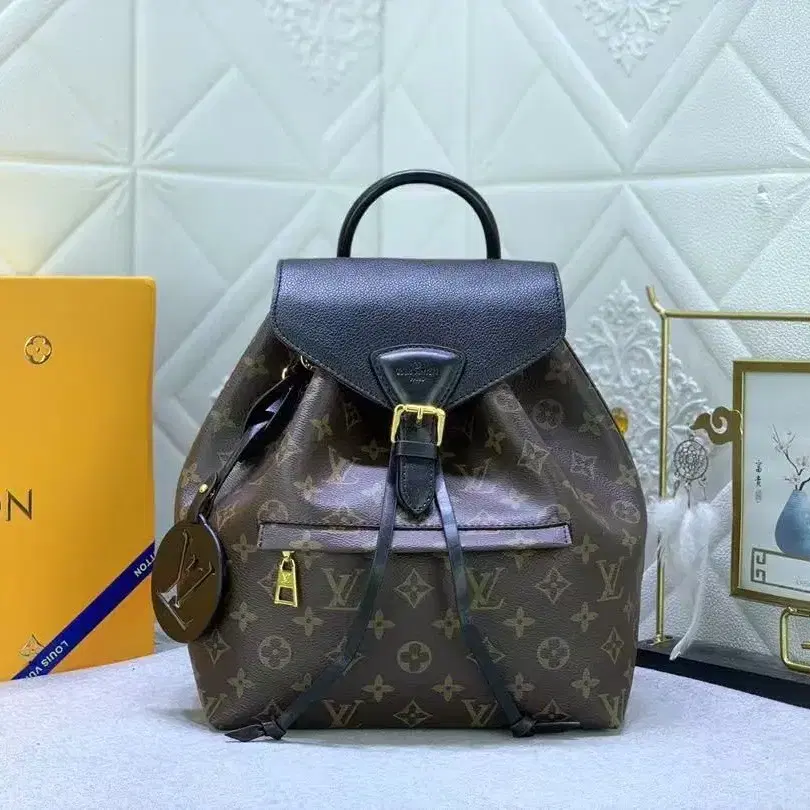 해외 구매LOUIS VUITTON montsouris백팩