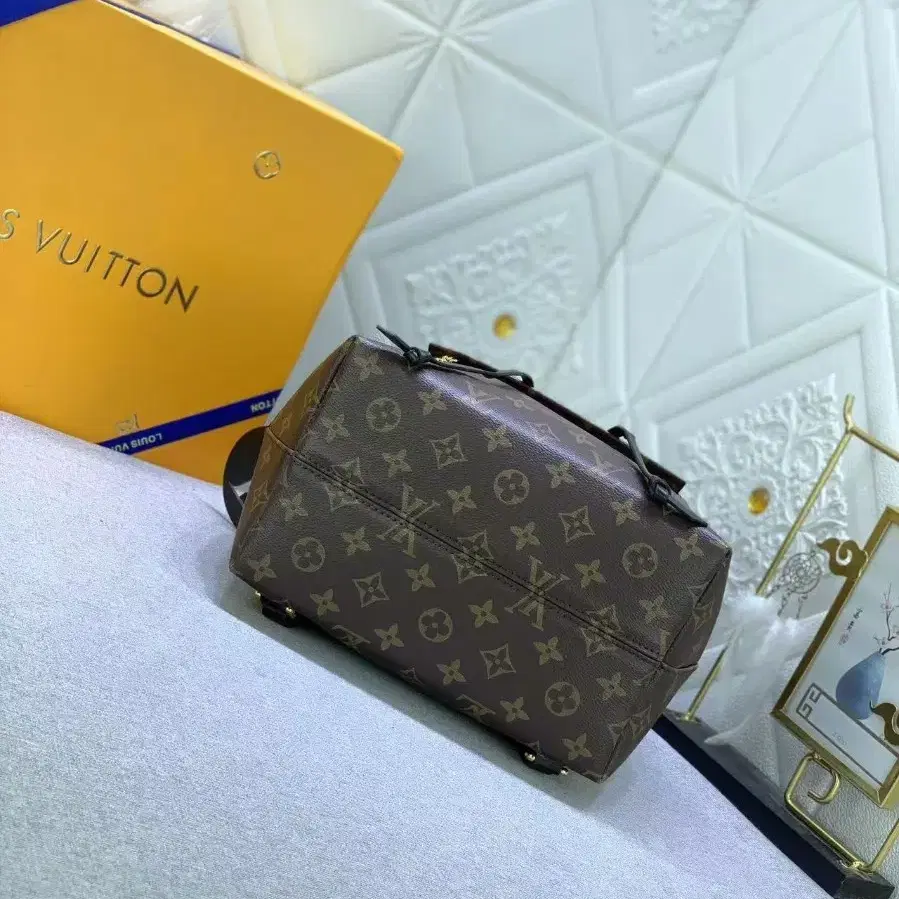 해외 구매LOUIS VUITTON montsouris백팩