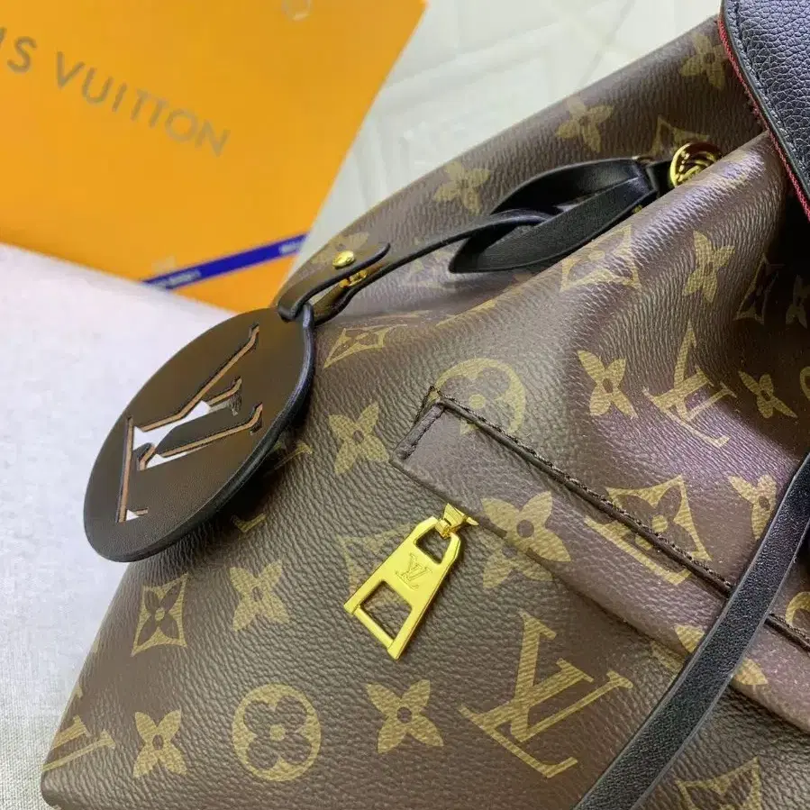 해외 구매LOUIS VUITTON montsouris백팩