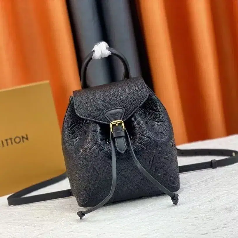 해외 구매LOUIS VUITTON montsouris 백팩