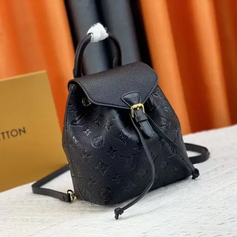 해외 구매LOUIS VUITTON montsouris 백팩