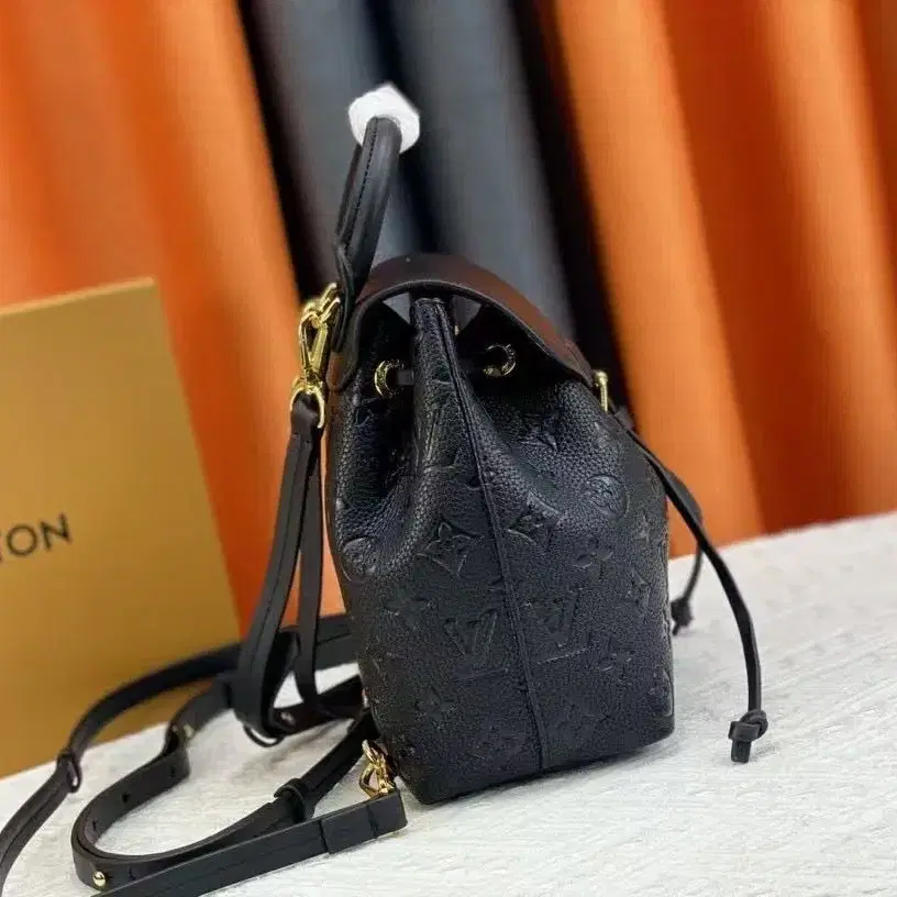 해외 구매LOUIS VUITTON montsouris 백팩