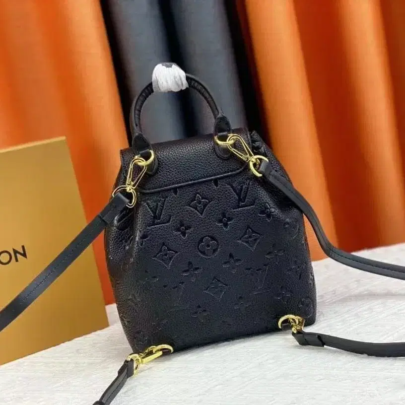 해외 구매LOUIS VUITTON montsouris 백팩