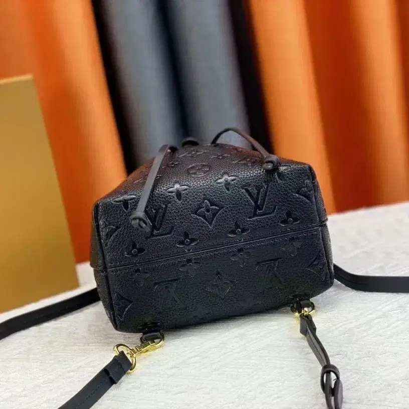 해외 구매LOUIS VUITTON montsouris 백팩