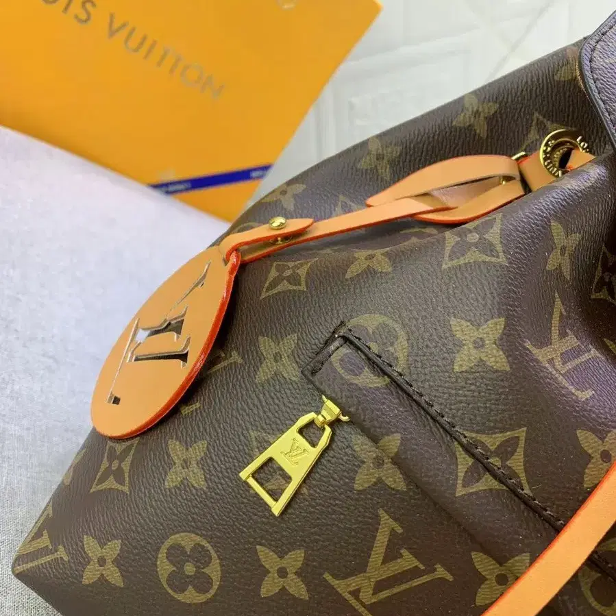 해외 구매LOUIS VUITTON montsouris백팩