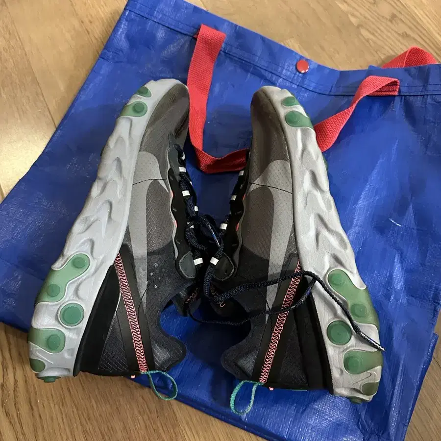 나이키 React Element 87 270