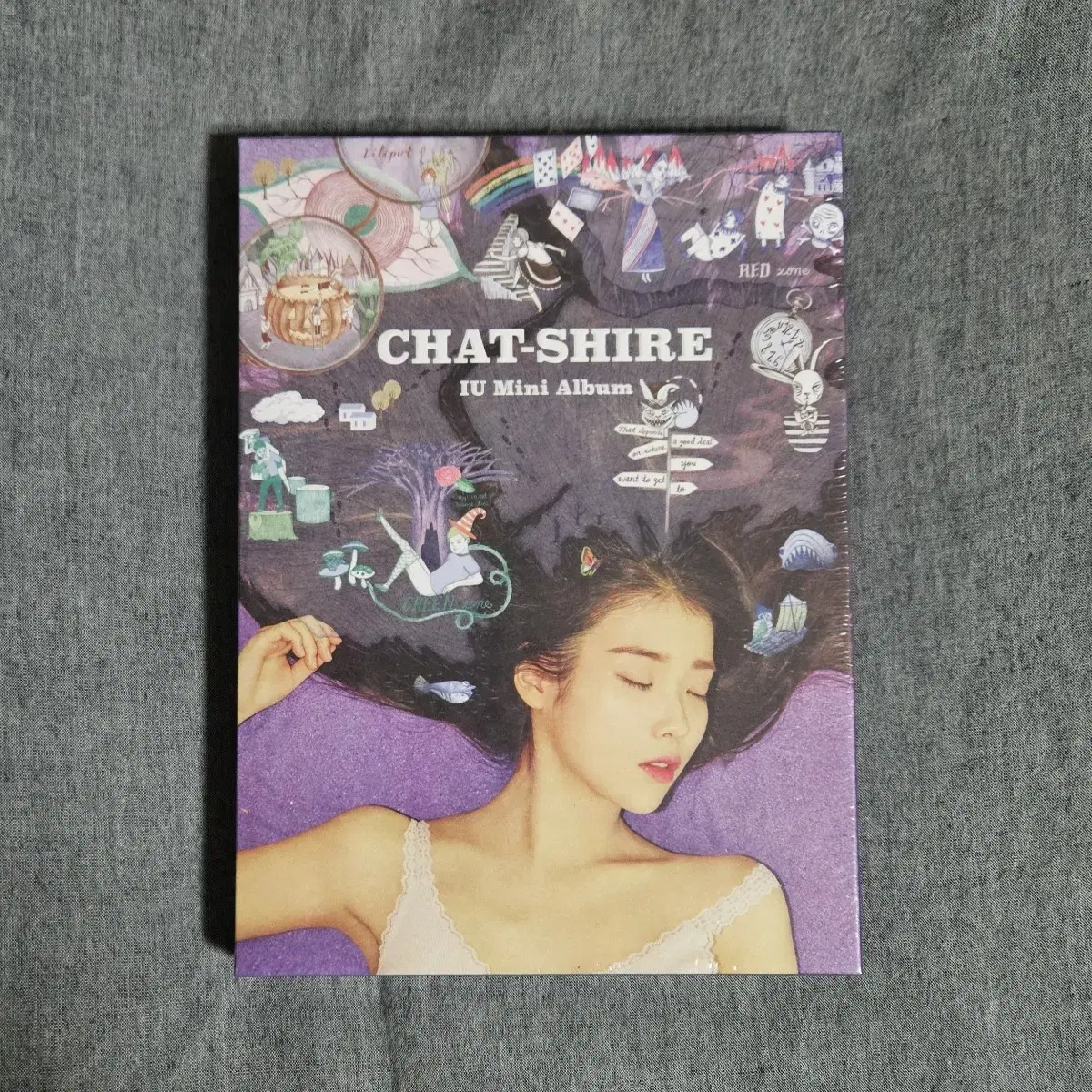 아이유(IU) 챗셔 CHAT-SHIRE 앨범 미개봉