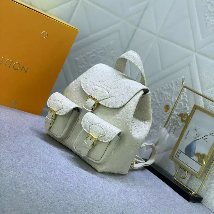 LOUIS VUITTON Backup자기 버클로 여닫는 백팩