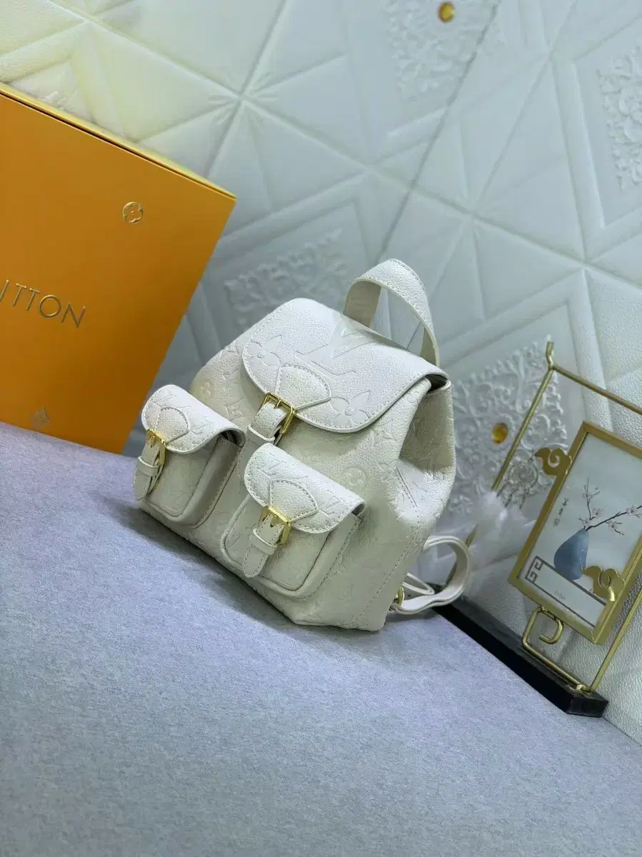 LOUIS VUITTON Backup자기 버클로 여닫는 백팩