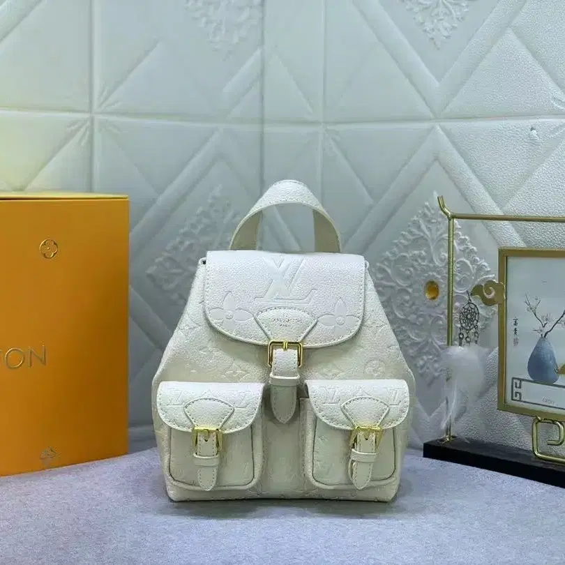 LOUIS VUITTON Backup자기 버클로 여닫는 백팩