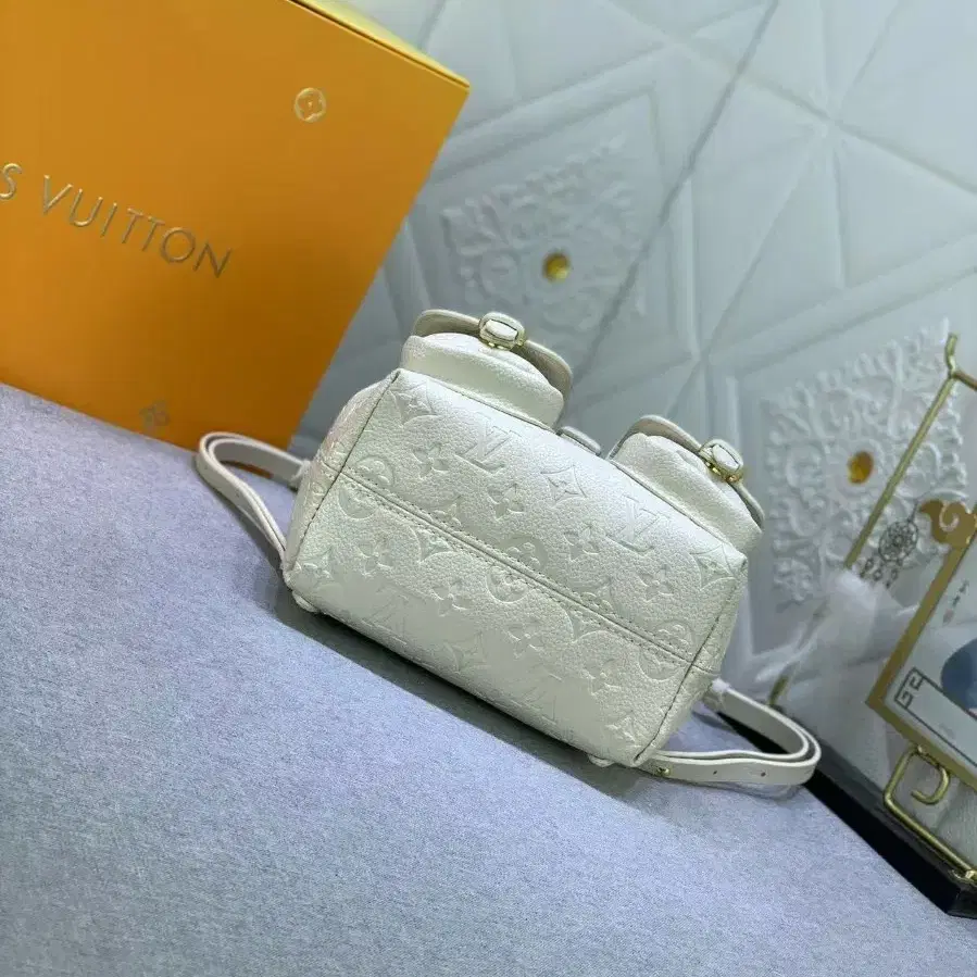 LOUIS VUITTON Backup자기 버클로 여닫는 백팩