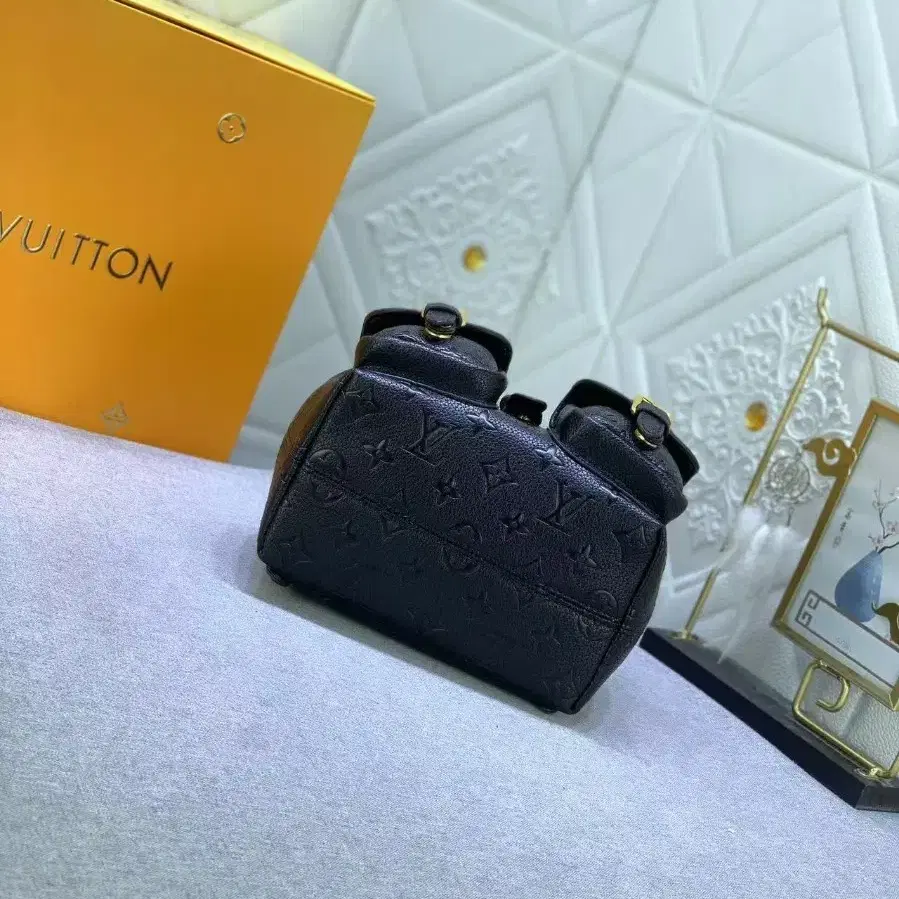 LOUIS VUITTON Backup자기 버클로 여닫는 백팩