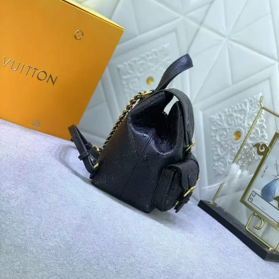 LOUIS VUITTON Backup자기 버클로 여닫는 백팩