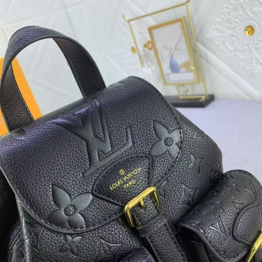 LOUIS VUITTON Backup자기 버클로 여닫는 백팩