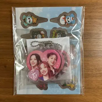 훼미리마트 트와이스 크리스마스 케이크 키링