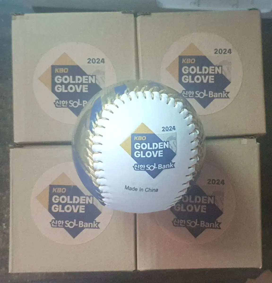 KBO Golden Glove Commemorative sealed 4 signed balls sold (December commemorative)