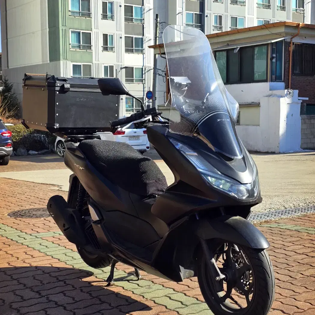 22년식 PCX125 ABS 4200키로 팝니다