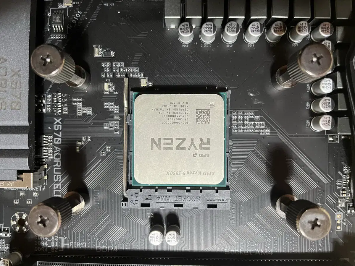 amd ryzen9 3950x x570 aorus elite 메인보드