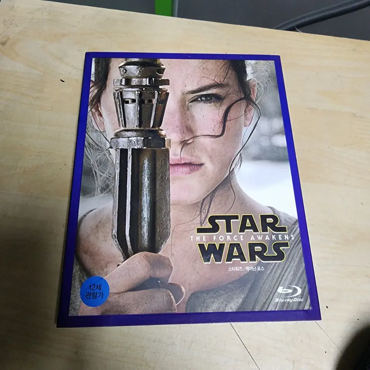 Sell the movie Star Wars The Force Awakens blu-ray.