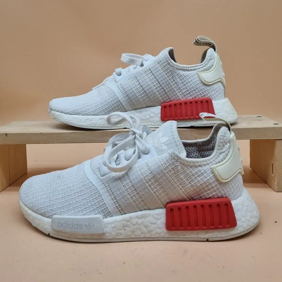 아디다스 NMD  R1 여성운동화235