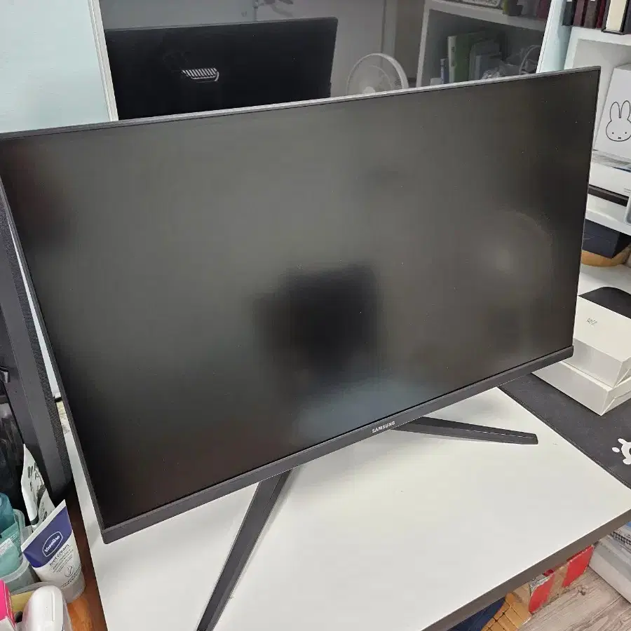 삼성 오디세이 G3 144hz 27인치 모니터 팝니다.