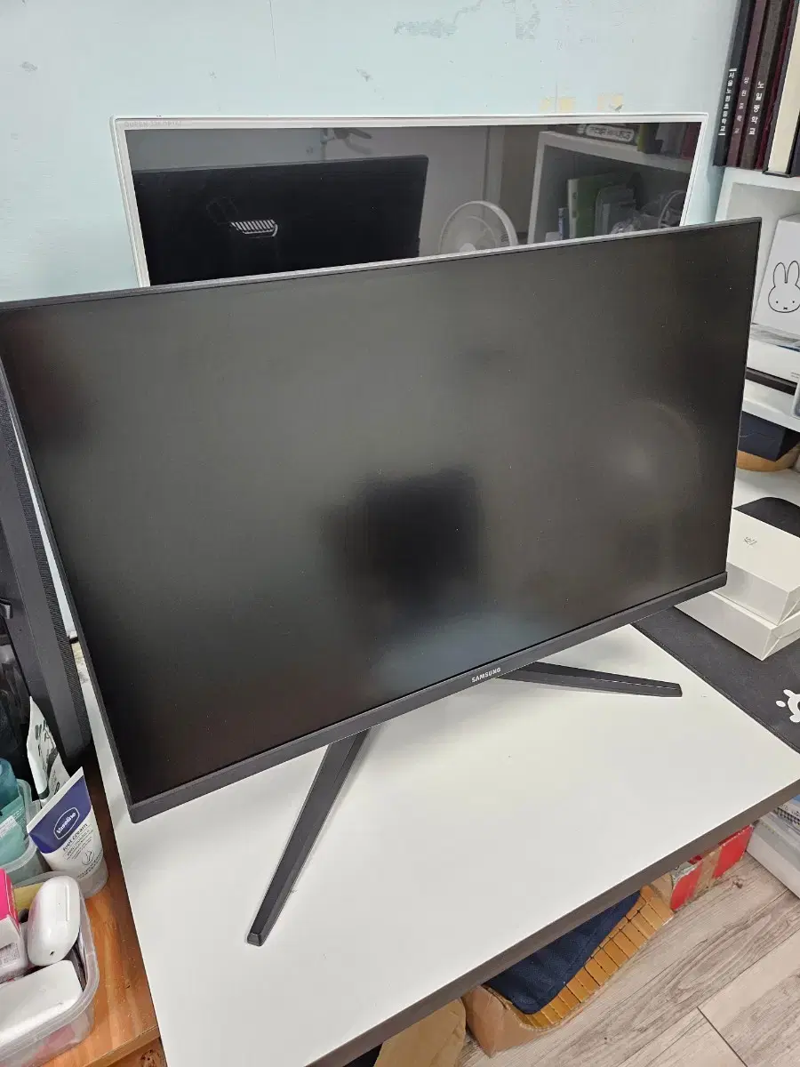 삼성 오디세이 G3 144hz 27인치 모니터 팝니다.