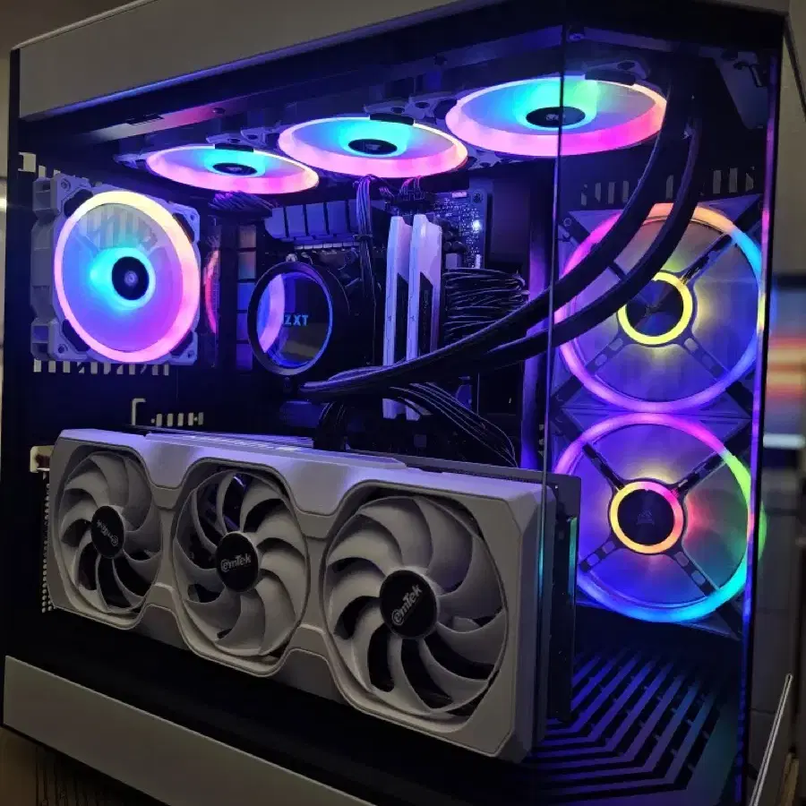 라이젠 7900X3D RTX 4080 SUPER WHITE 본체 팝니다.