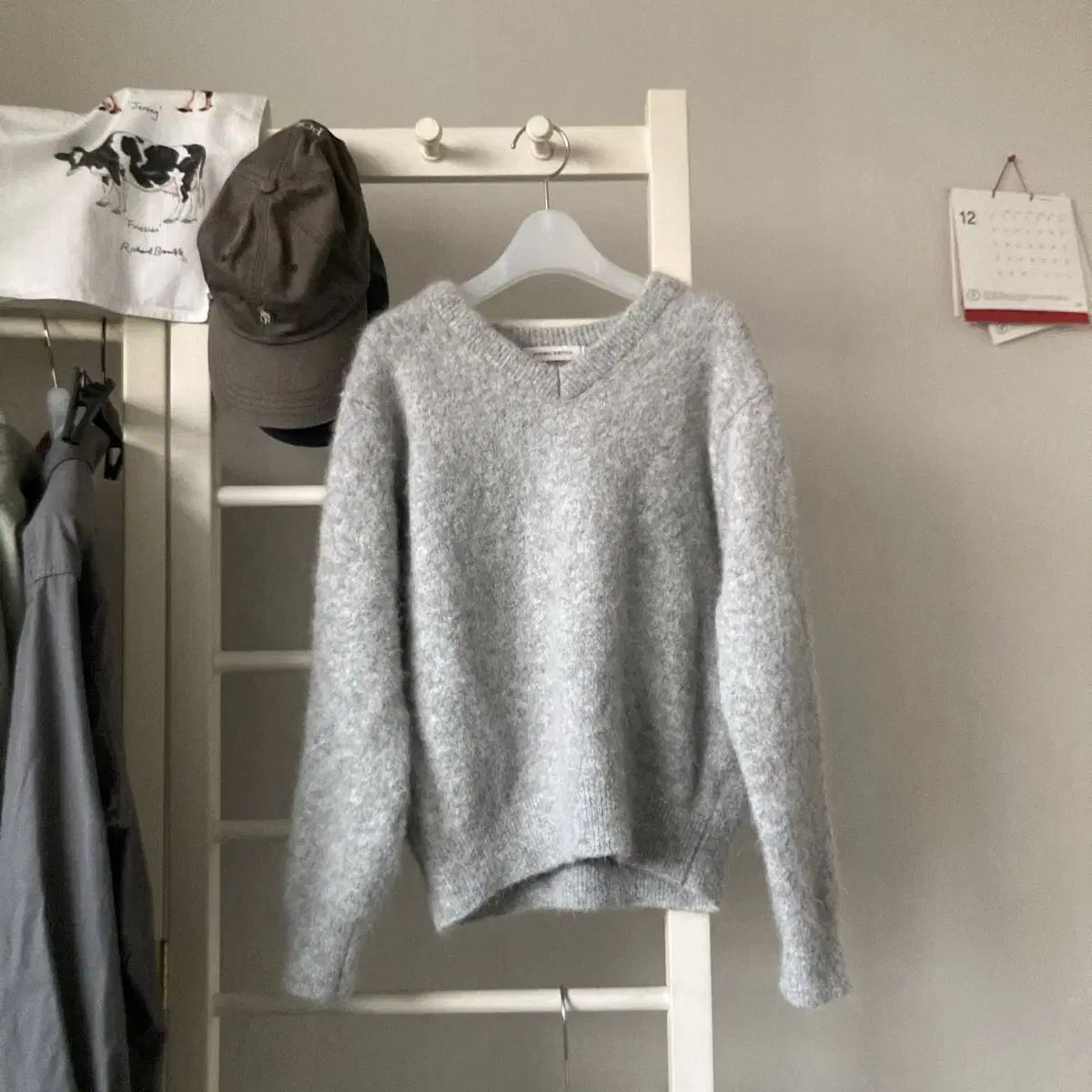 낫띵리튼 v-neck alpaca sweater