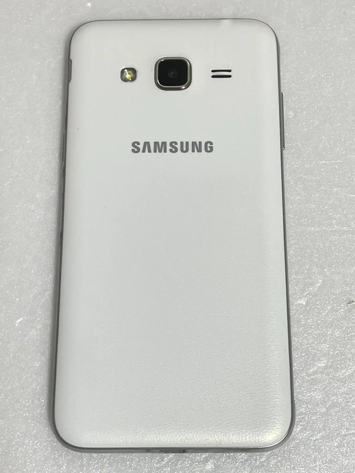 19614 Galaxy J3 (2016) J320 8G White screen normalized