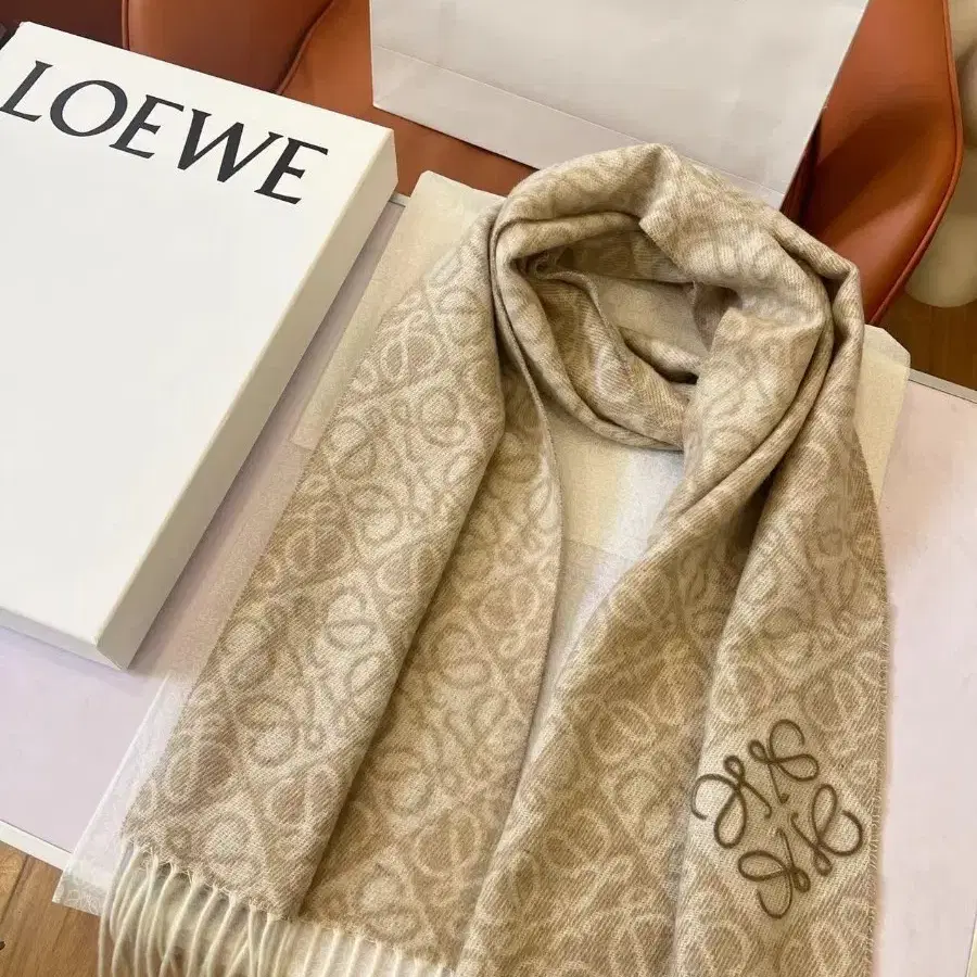 Loewe로에베 스카프