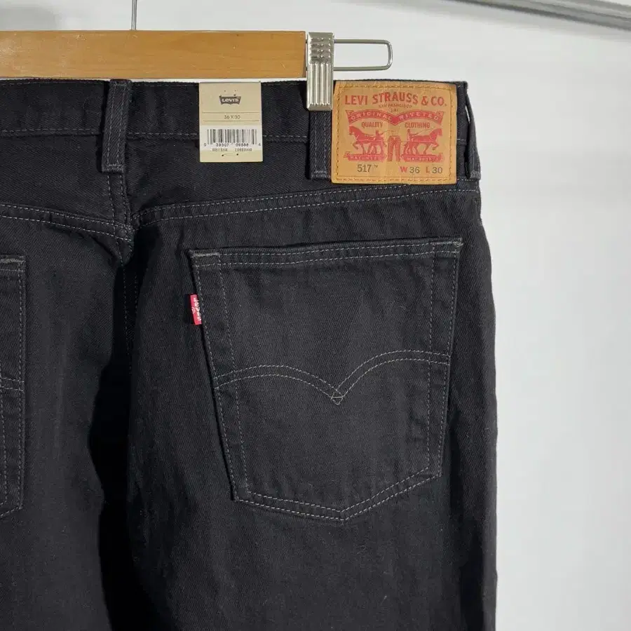 36/30 Levi's 517 BootCut jeans/L16