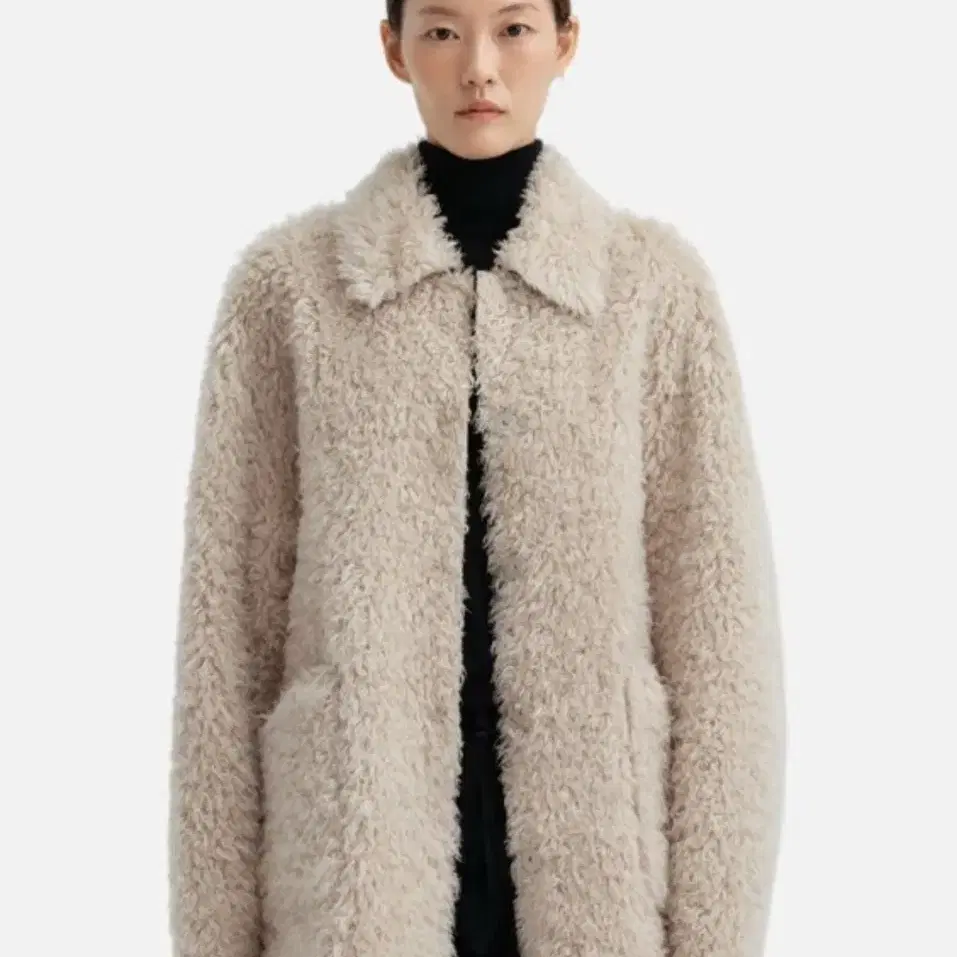 에센셜 바이 이큐엘 Shearing Fur Jacket (Ivory)