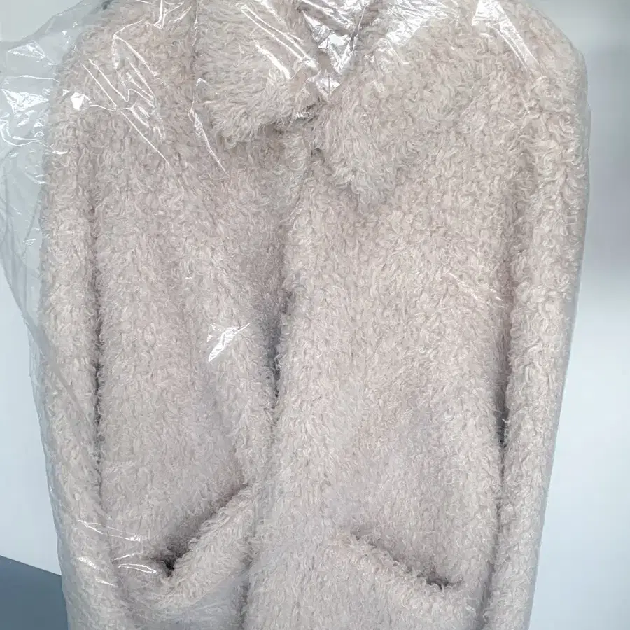 에센셜 바이 이큐엘 Shearing Fur Jacket (Ivory)