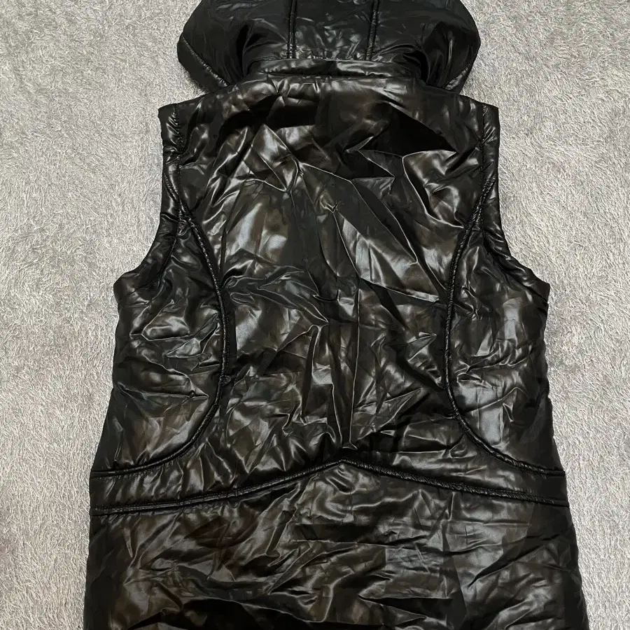 BLACK PADDING VEST JK