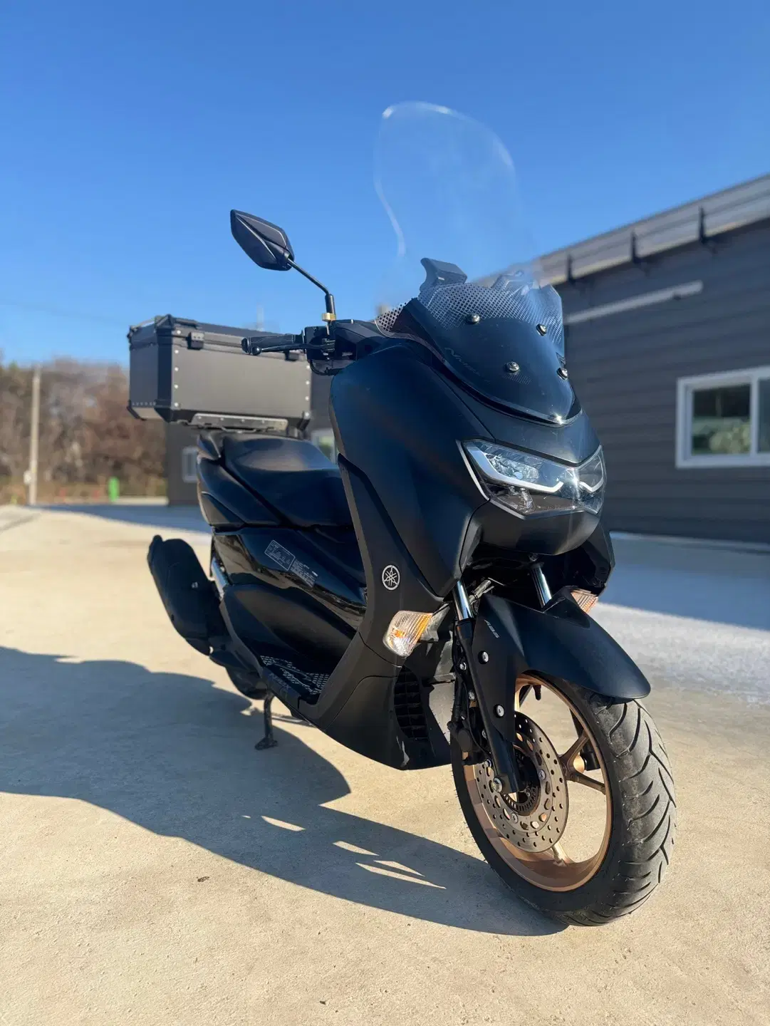 Nmax125 23년식 1천km 신차급컨디션 판매중입니다