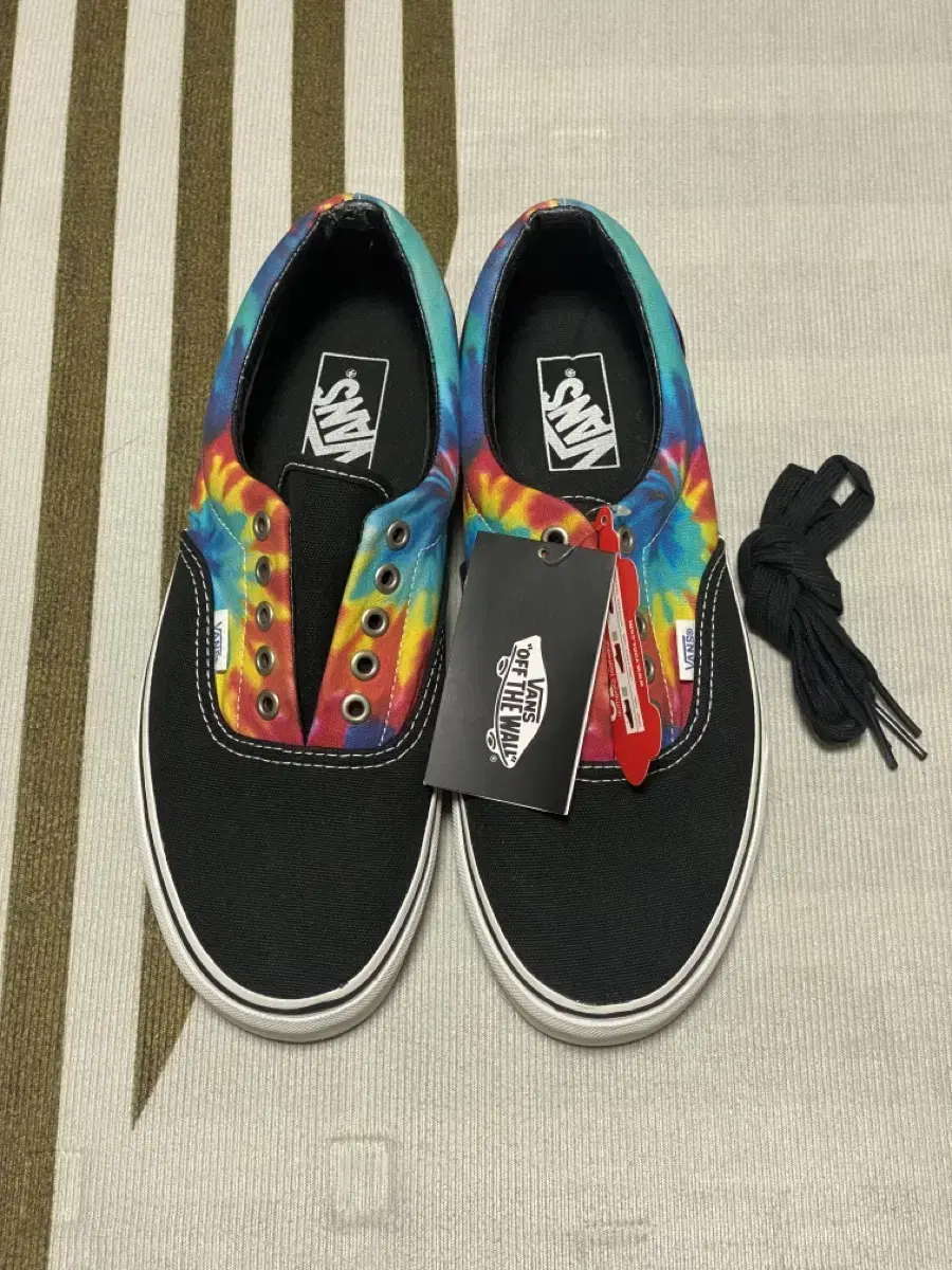 Vahns era tie dye black