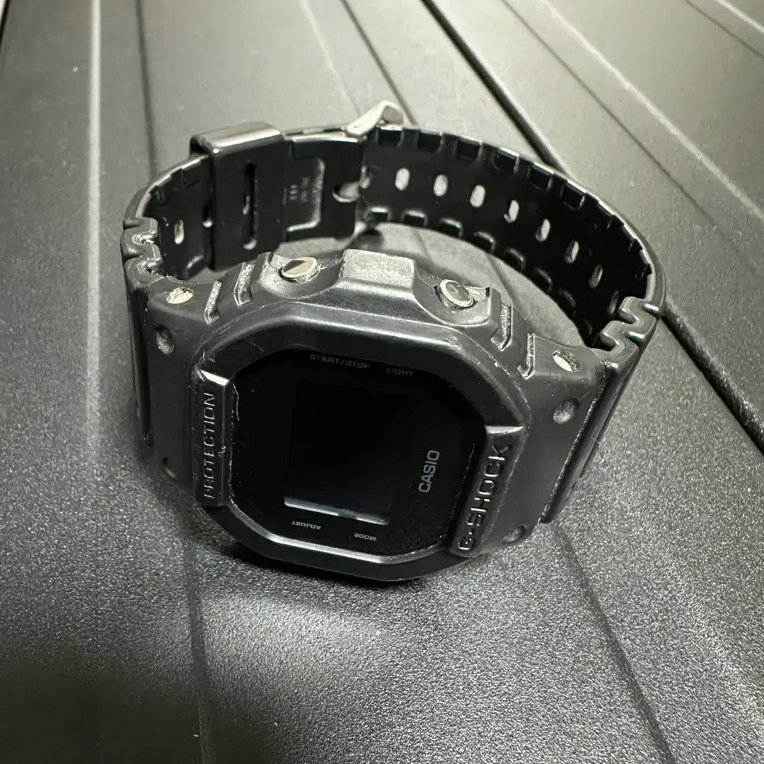 지샥 DW-5600BB 판매합니다!