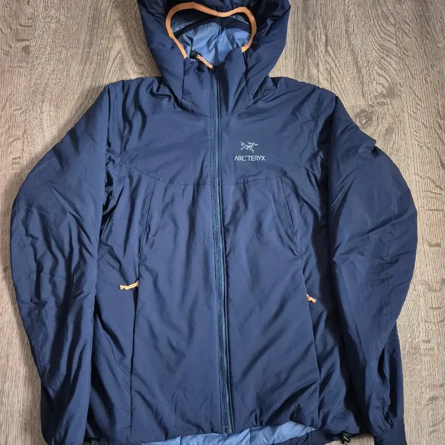 Arcteryx 아크테릭스 여성 아톰 IT Hood 바람막이 자켓