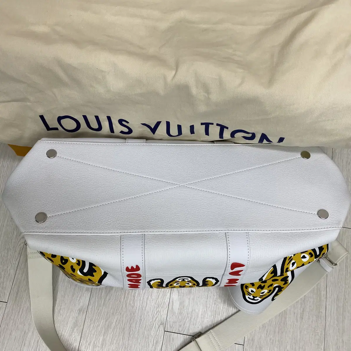 루이비통 니고 토드 백 화이트 Louis Vuitton X nigo