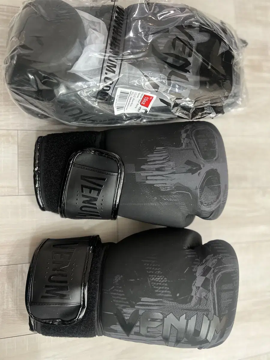 Venom Skull Boxing Gloves 10 oz.