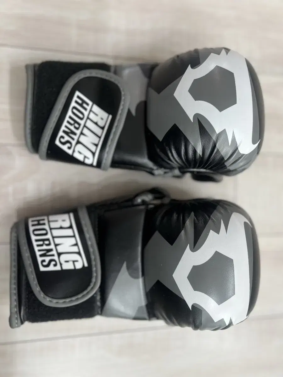 MMA Venom Bread Gloves