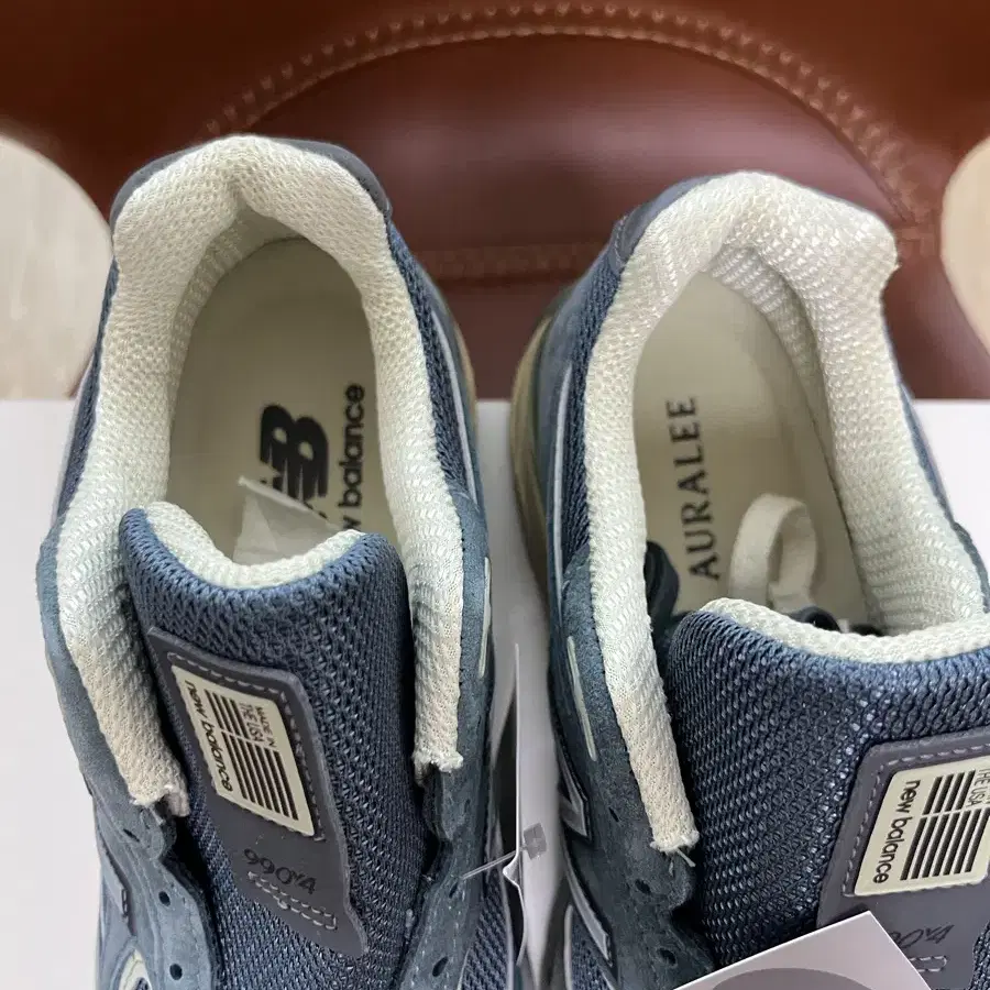 오라리 뉴발란스 990v4